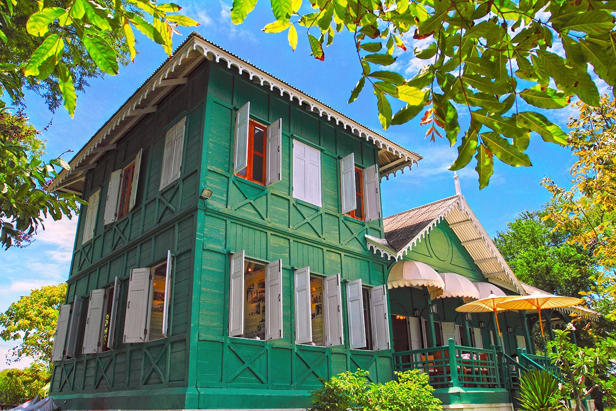 พระจุฑาธุชราชฐาน เกาะสีชัง